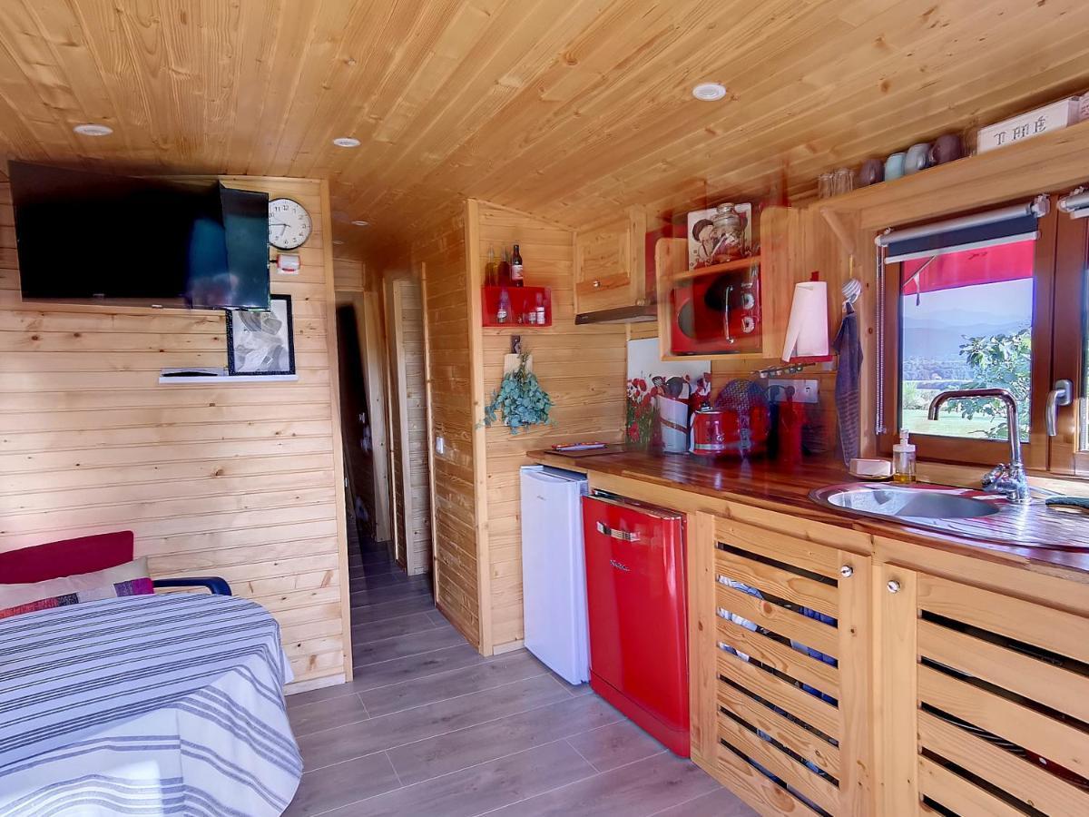 La Roulotte Du Cagire - 4 Pers - Pyrenees Guest House Villeneuve-de-Riviere Luaran gambar